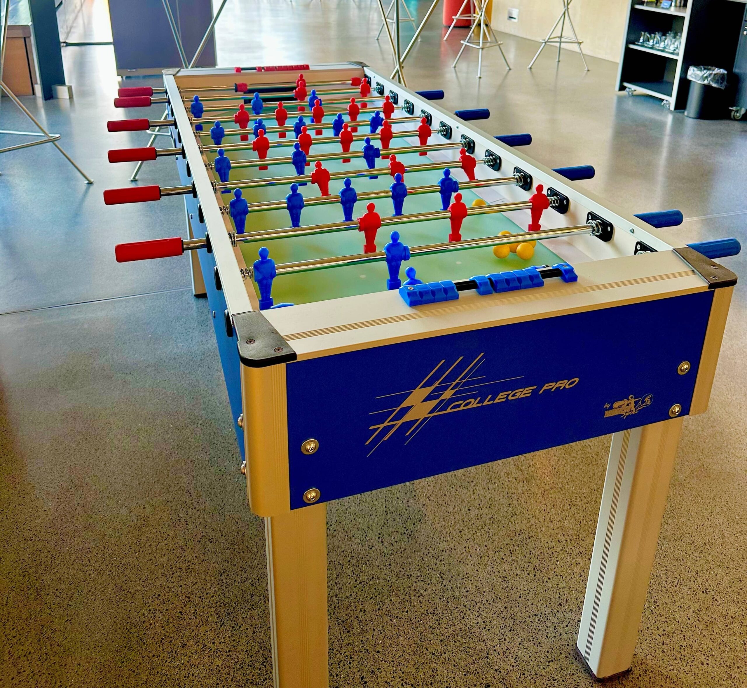 Fussballtisch für 6 Personen