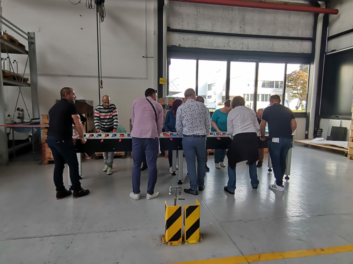 Tischfussball für 14 Personen – Bild 3