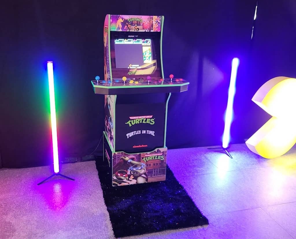 turtles arcade automat, links und rechts daneben led lampen...