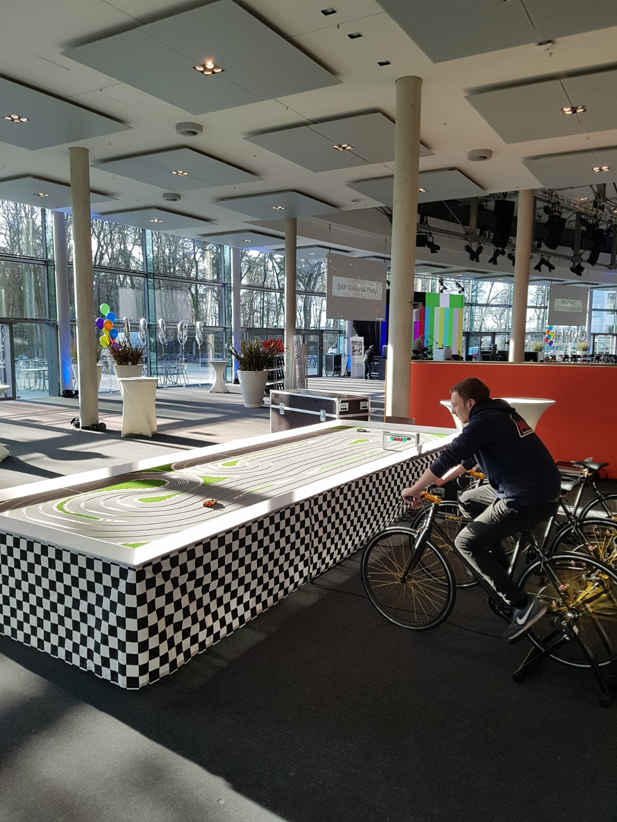 Fitness Carrera Bahn mieten Arena der Wunder AG