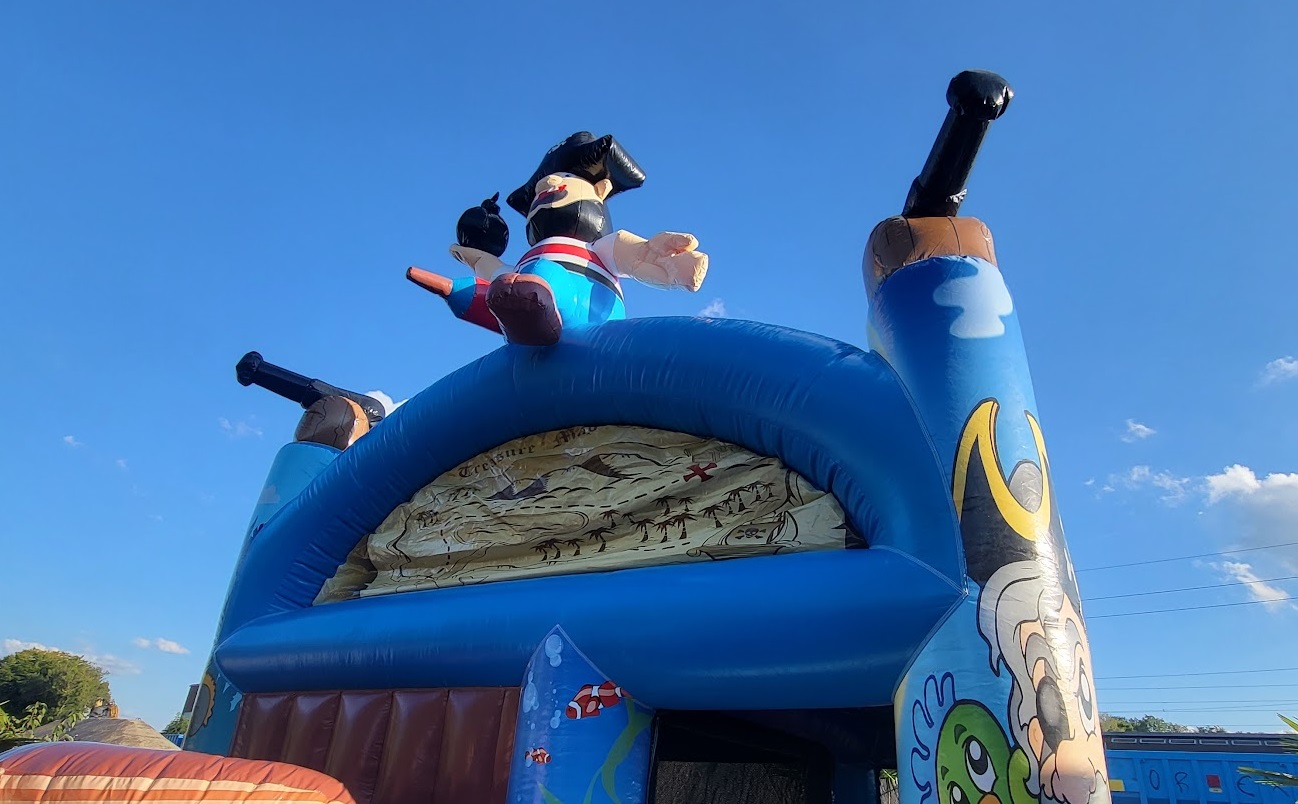 Hüpfburg Pirat mit Rutsche – Bild 4