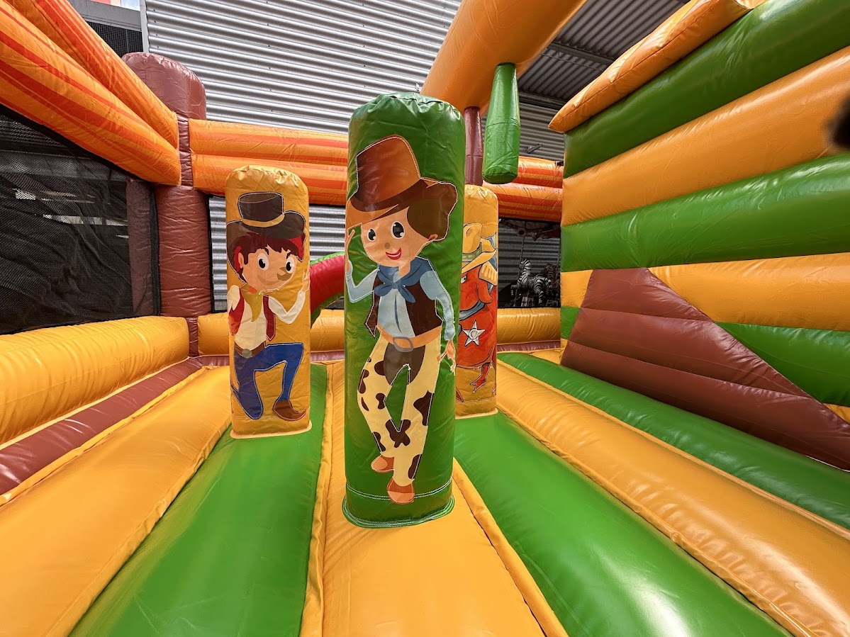 Hüpfburg Western mit Rutsche – Bild 2