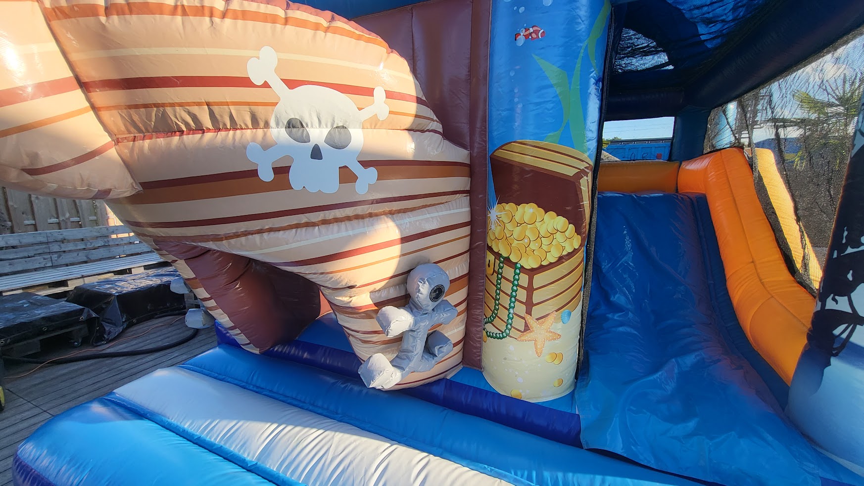 Hüpfburg Pirat mit Rutsche – Bild 2