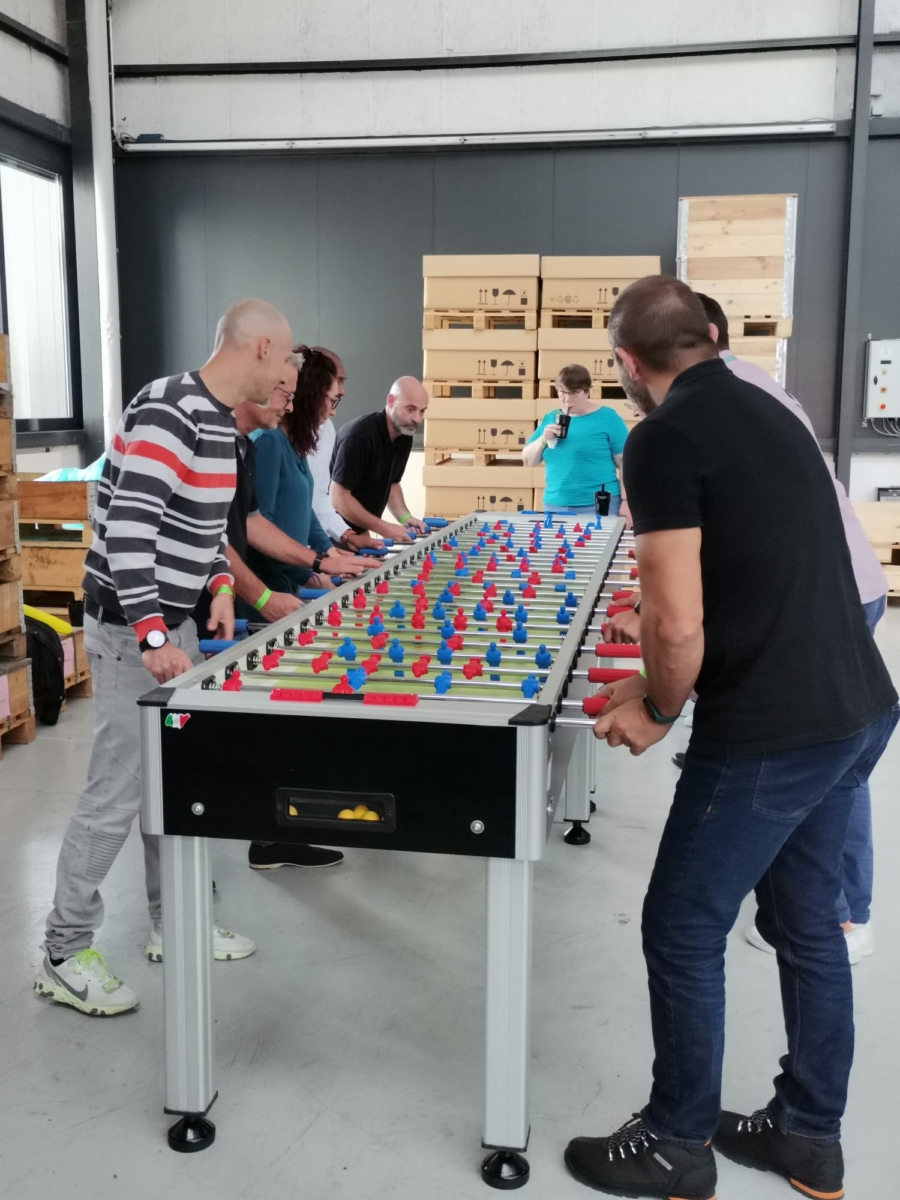 Tischfussball für 14 Personen – Bild 5