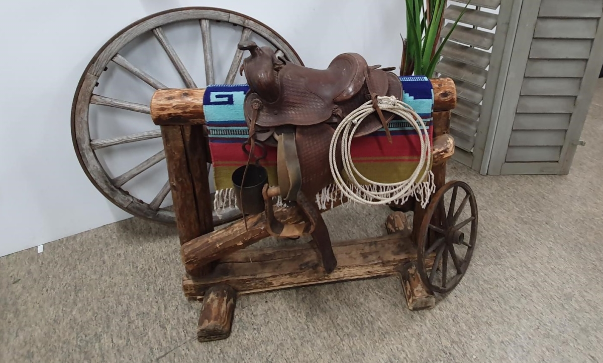 Westernsattel mit Deko – Bild 2