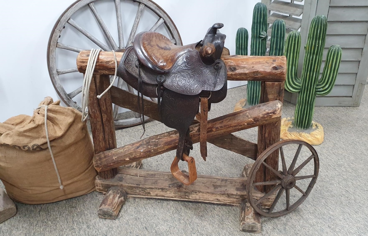 Westernsattel mit Deko – Bild 3