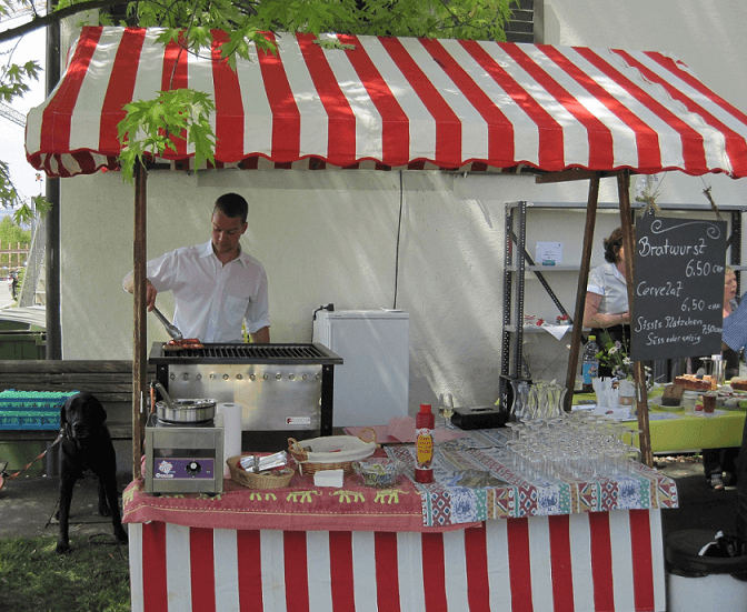 Wurstgrill mit Stand